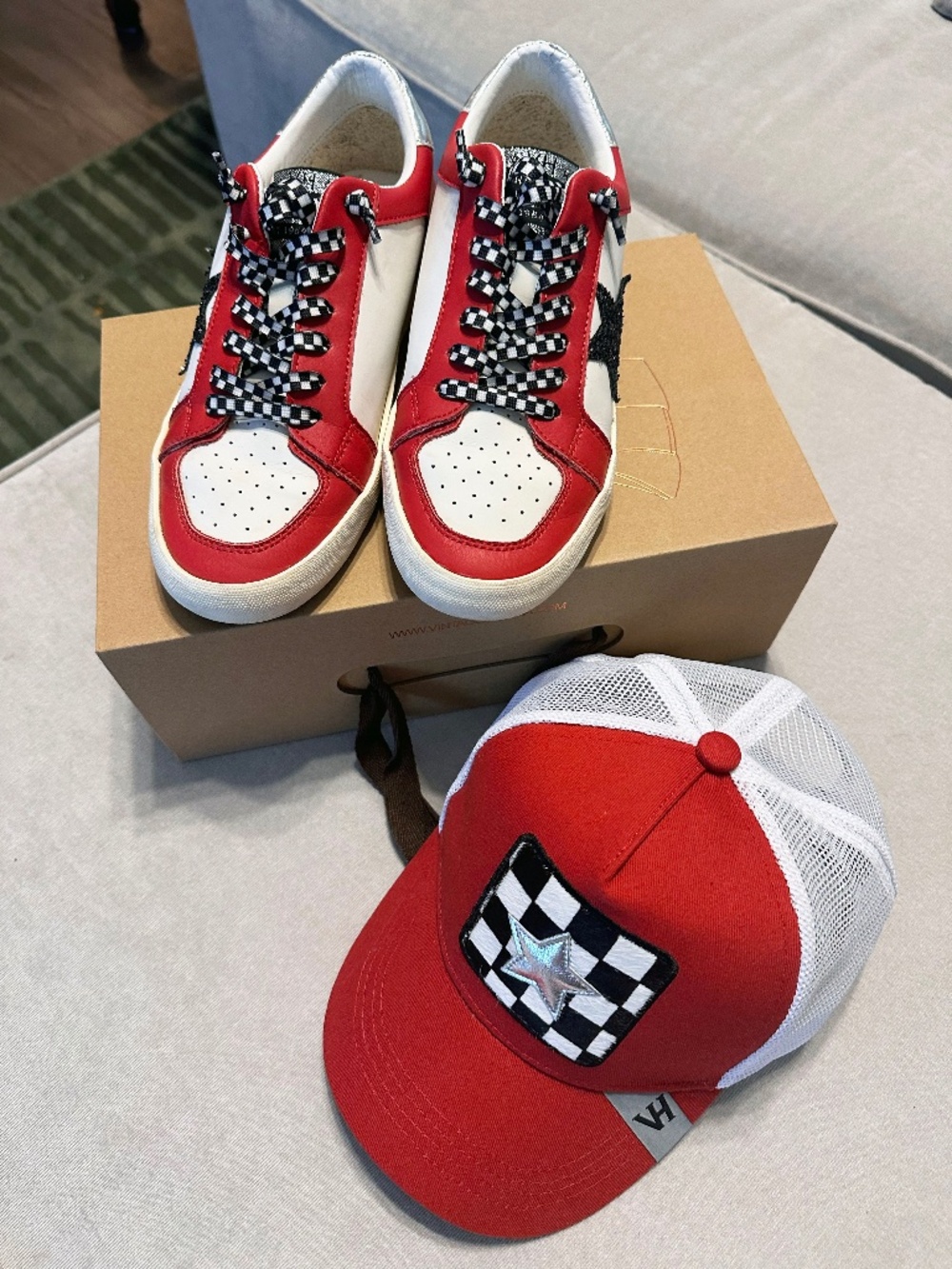 VINTAGE HAVANA Multi Colored Reflex sneakers with matching trucker hat, Size 8